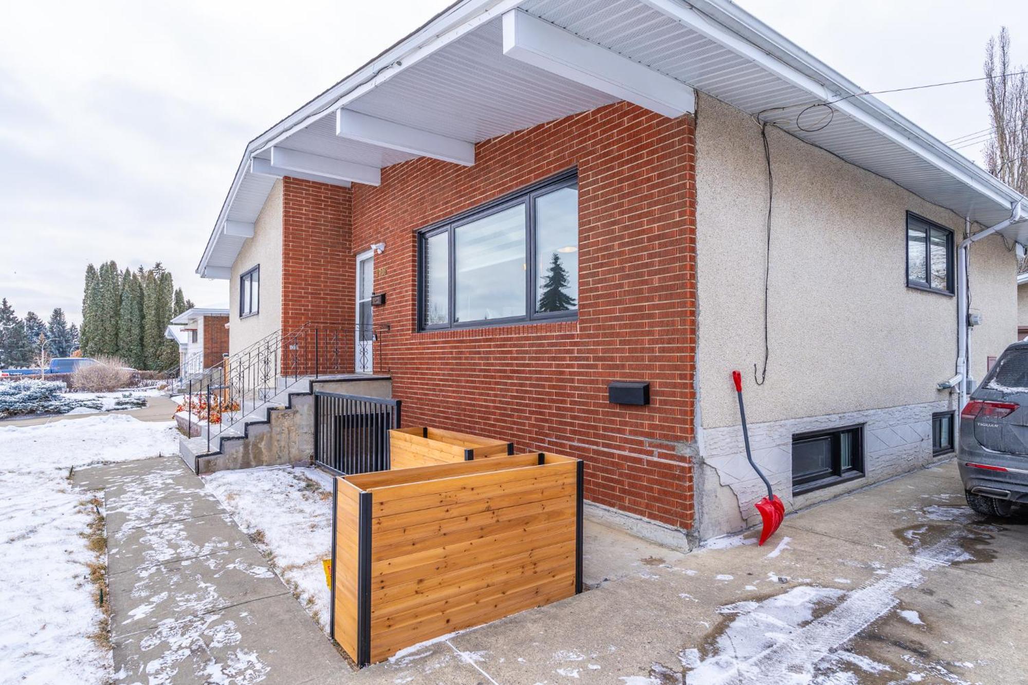 Central Edmonton Family Friendly Home Exterior photo